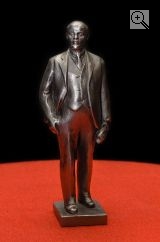Статуэтка Ленин с кепкой в руке